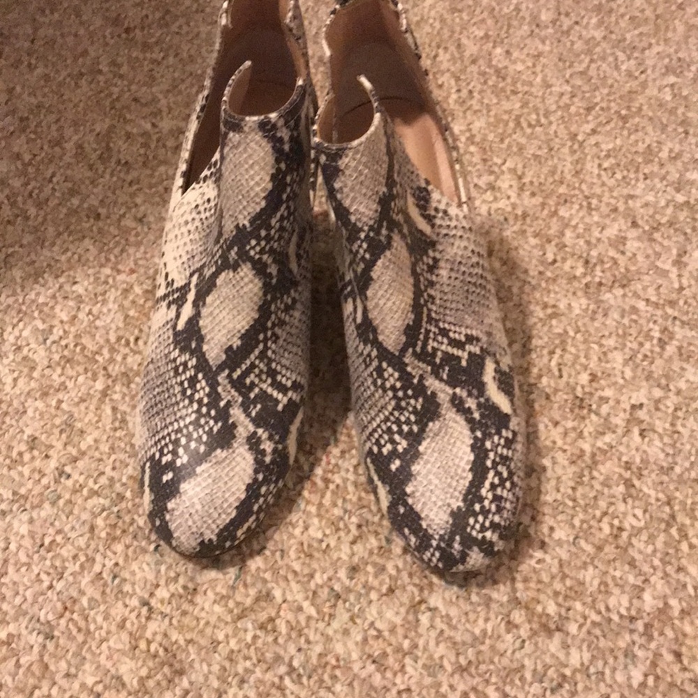 Woman Steve Madden Boots - size 9.5